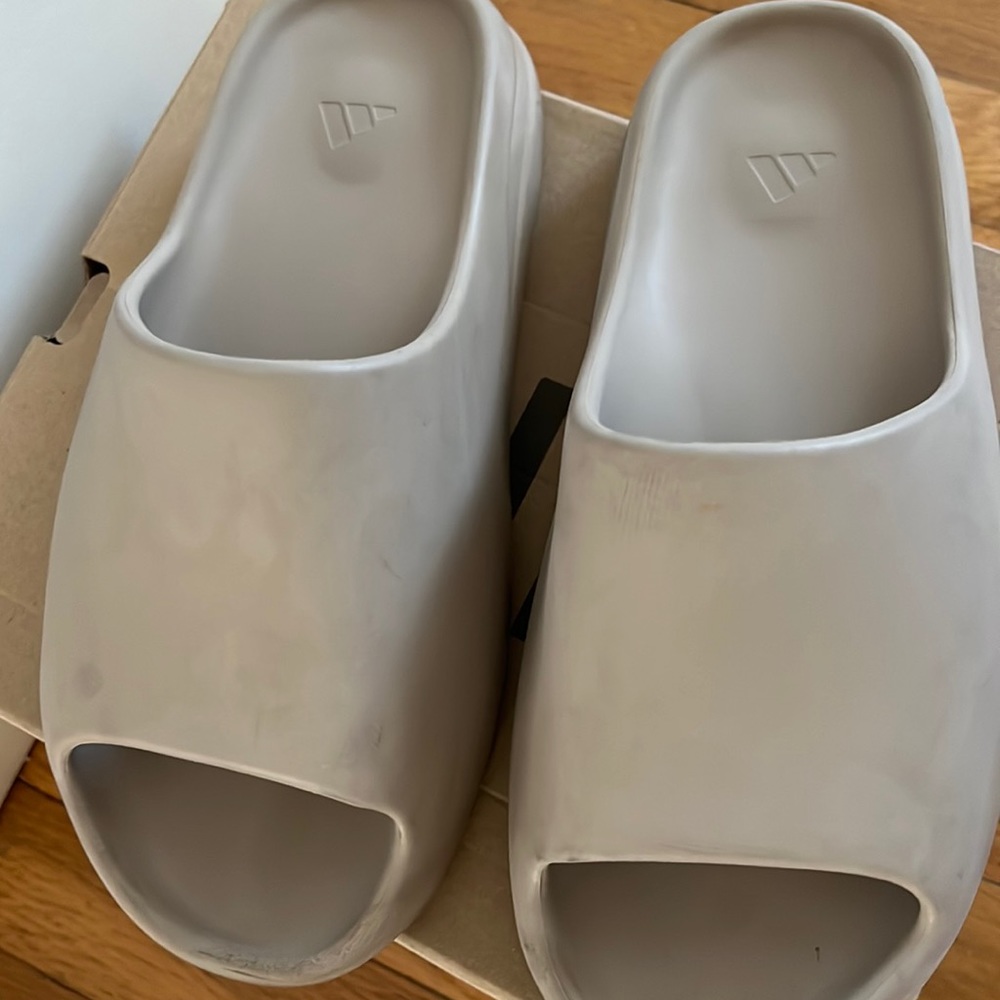 Yeezy slides men’s size 10